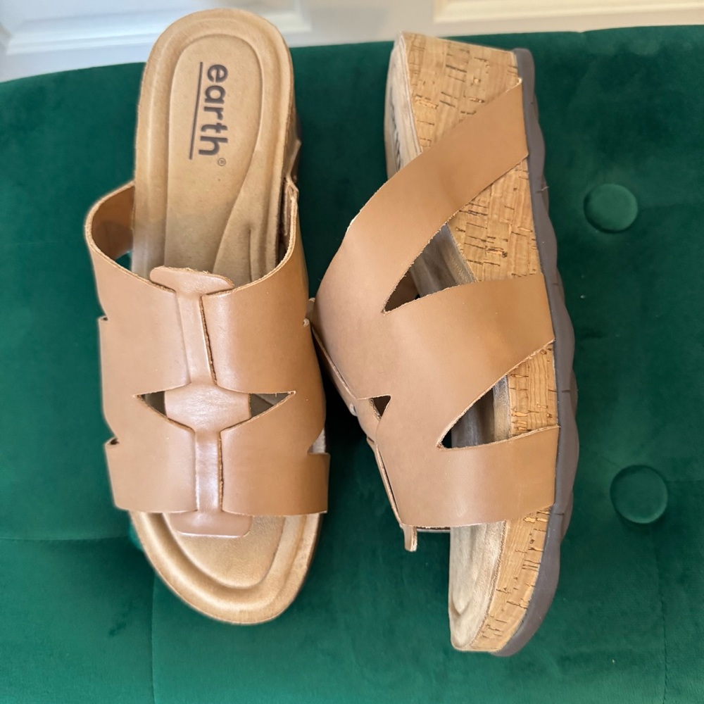 Earth Women's Tan Slides Wedge Heel Sandals - Picture 5 of 7